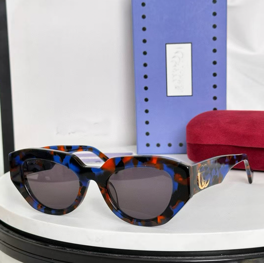 Lunettes de soleil à monture complète bleues et rouges