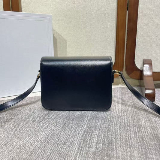 ブラックレザーバッグ