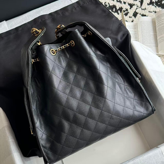 ブラックレザーショルダーバッグ