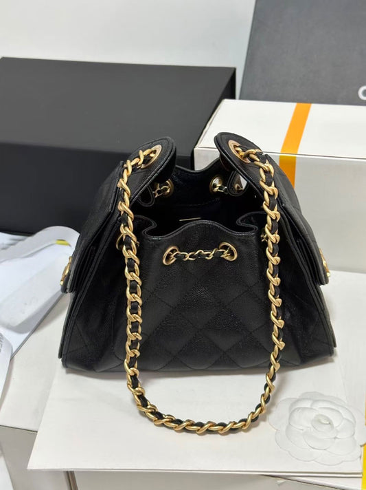 女性用ブラックレザーバッグ