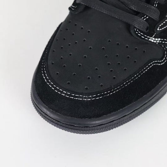 Black Low Sneaker