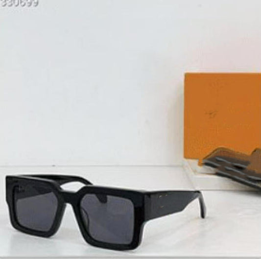 黒のフルフレーム処方サングラス