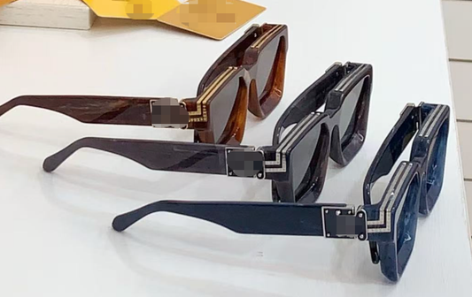 Large square-framed sunglasses